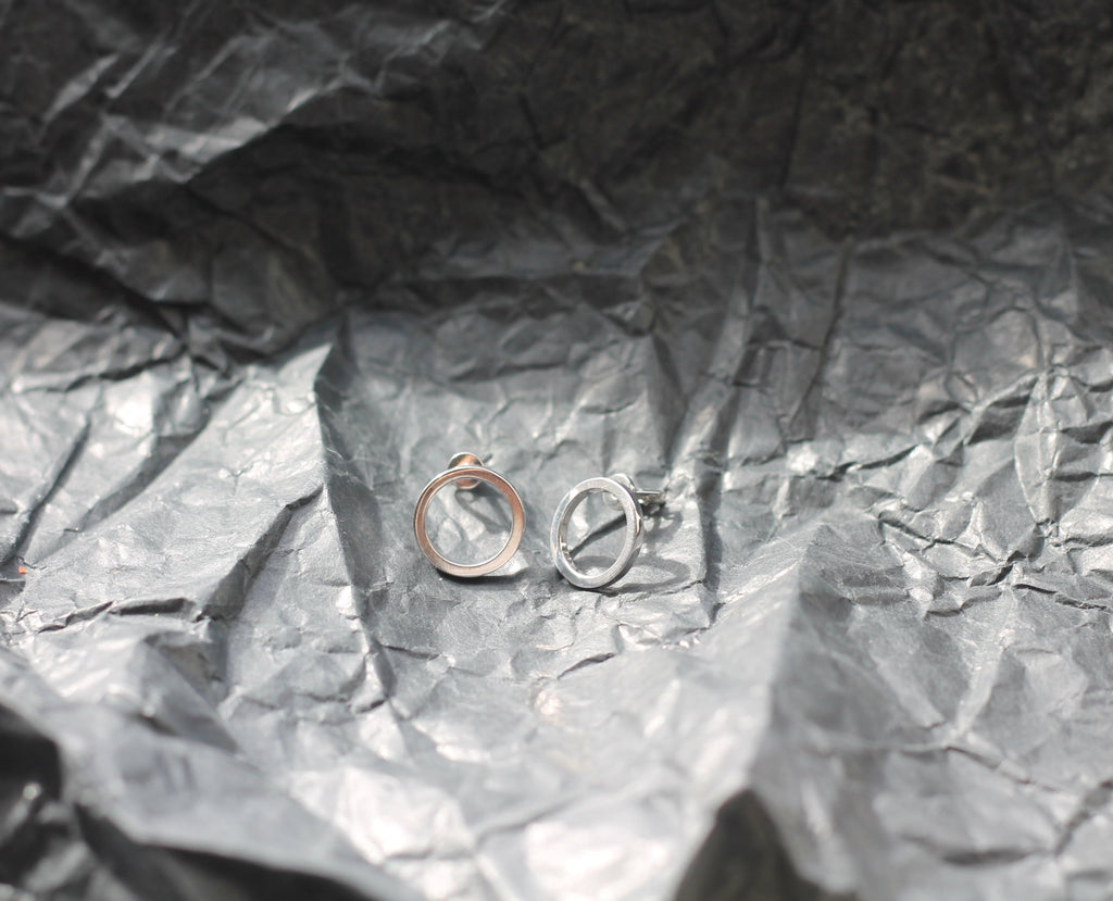 Круглые серебряные серьги