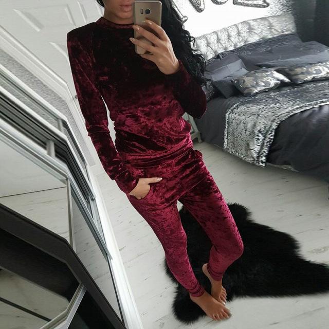 Бархатный женский костюм